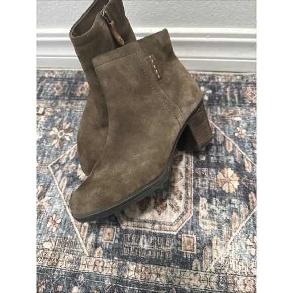 Rockport Cobb Hill sz 6M Olive Suede Natashya Bootie Women’s Wore Once - Picture 2 of 7